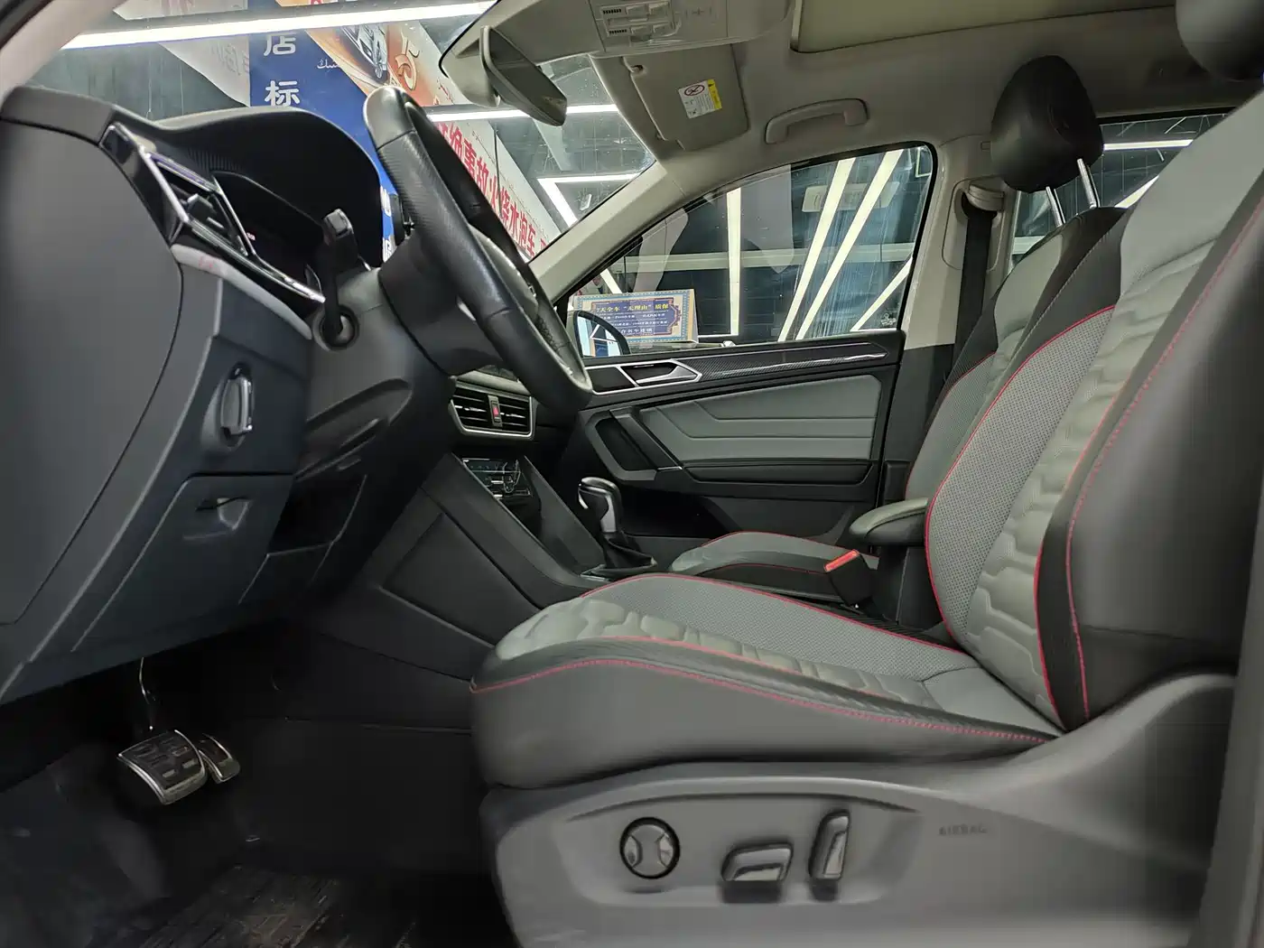 Volkswagen Tiguan L 2022 330TSI Automatic 2WD R-Line Flagship Edition фото 4