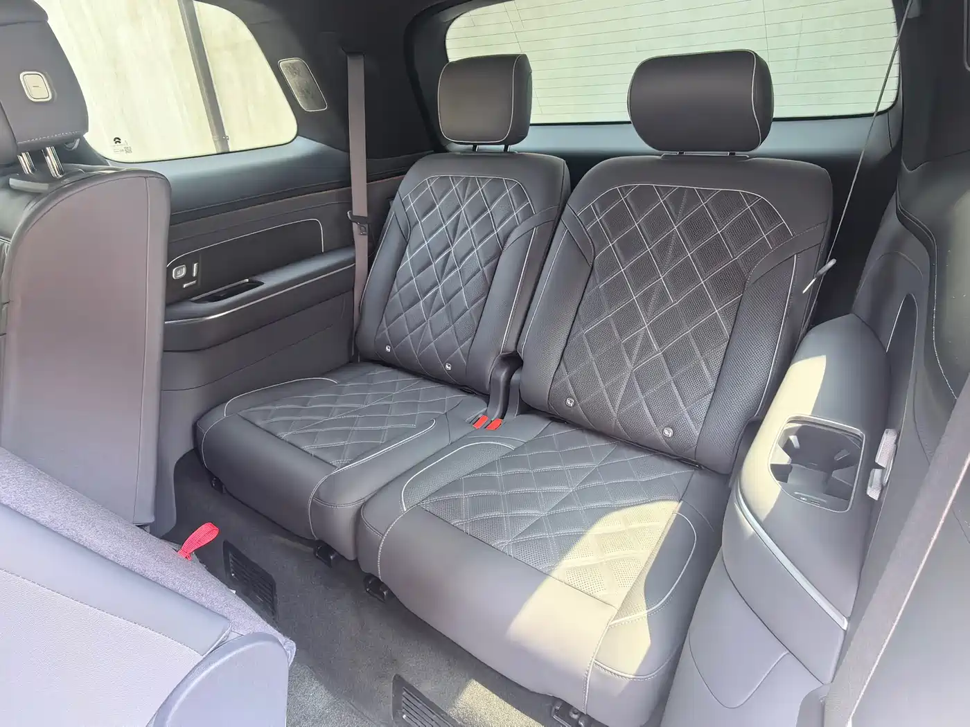 NIO ES8 2025 Base Model 7-Seater фото 32