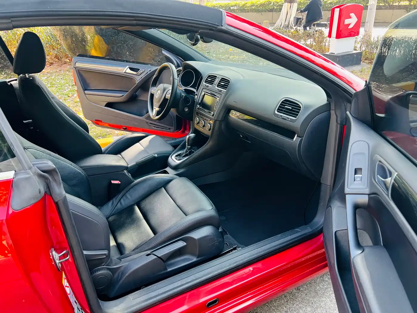 Volkswagen Golf (Import) 2012 1.4TSI Luxury Convertible Edition фото 18