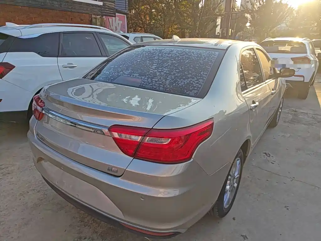 Фото 7 - Geely Vision