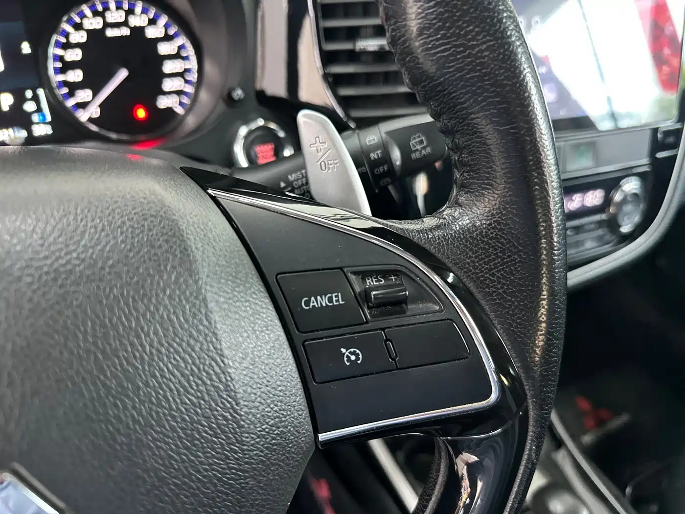 Mitsubishi Outlander 2017 2018 2.4L 4WD Luxury Edition 7-seater