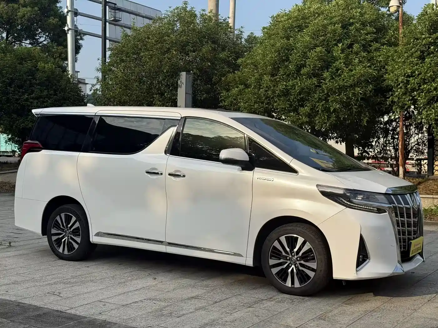 Toyota Alphard 2018 3.5L Luxury фото 2