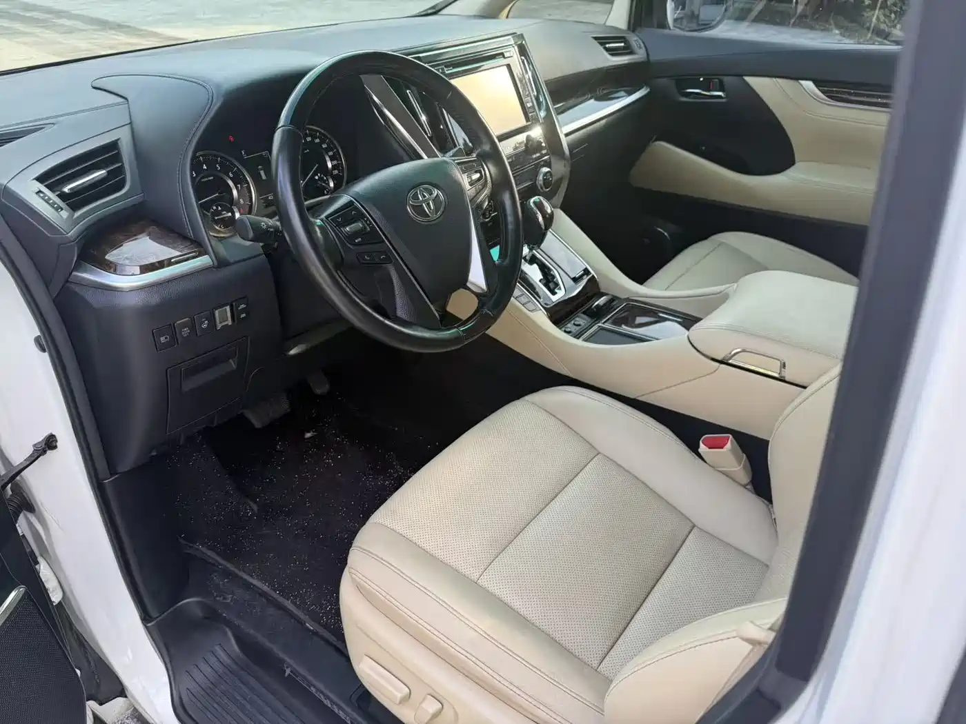 Toyota Alphard 2018 3.5L Luxury фото 9