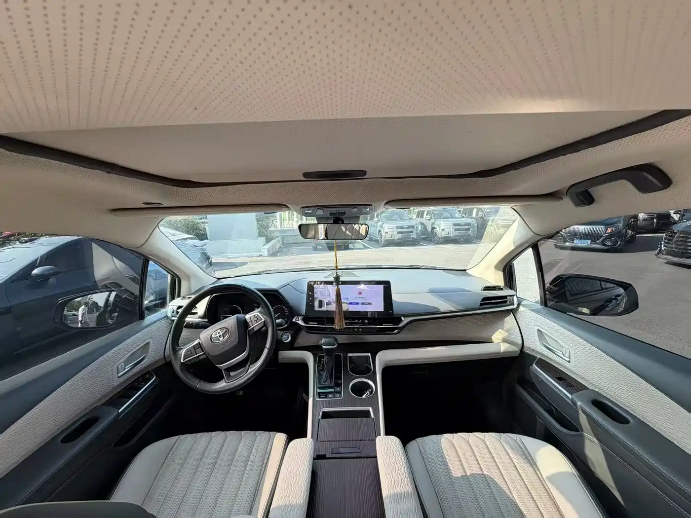 Toyota Sienna 2023 2.5L Hybrid Comfort Edition фото 5