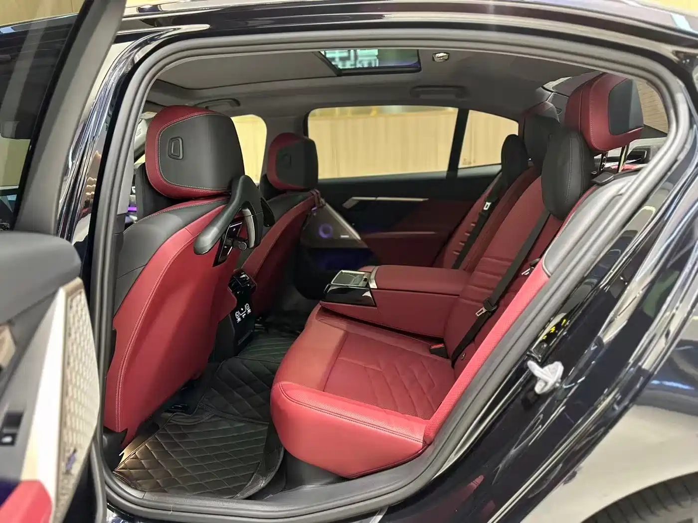 BMW 5 Series 2025 530Li Premium M Sport Package фото 20