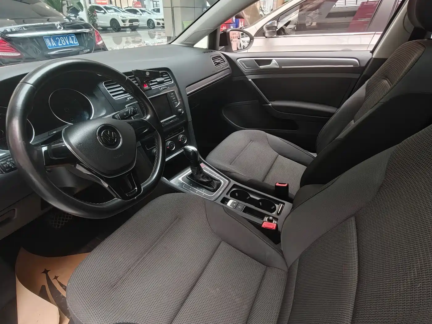 Volkswagen Golf 2017 230TSI Auto Comfort Millionth Anniversary Edition фото 6