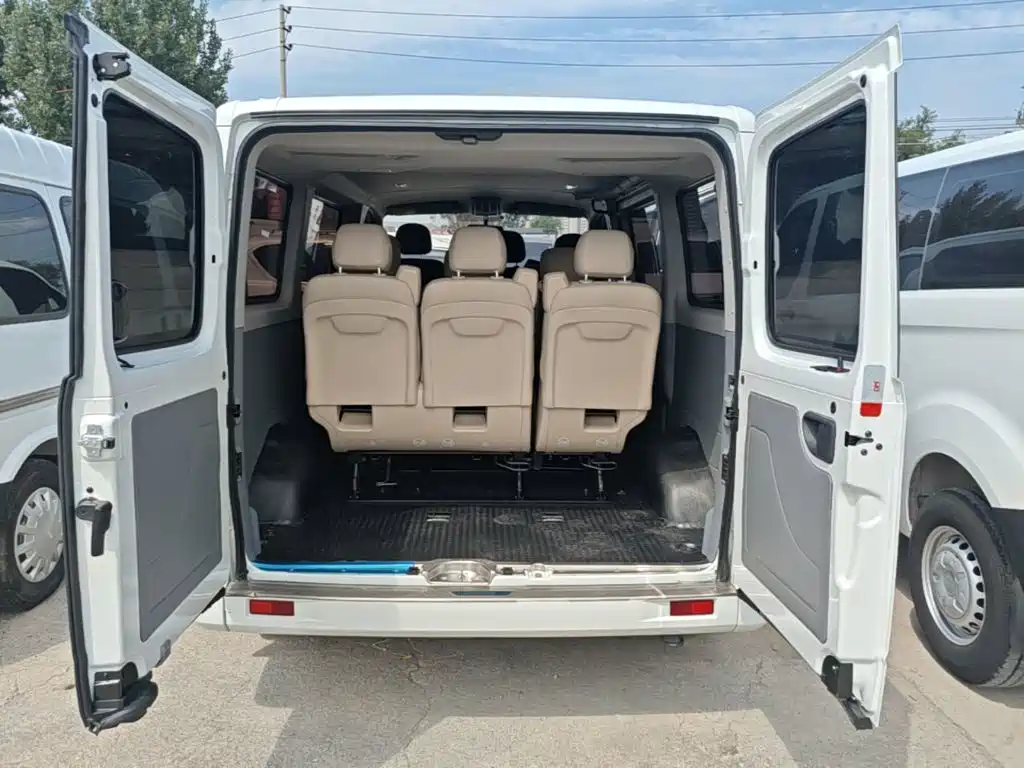 SAIC Maxus Xintu V80 2025 2025 PRO Pride Transport 2.0T Manual Short Wheelbase Ultra-low Roof 7/8/9 Seats