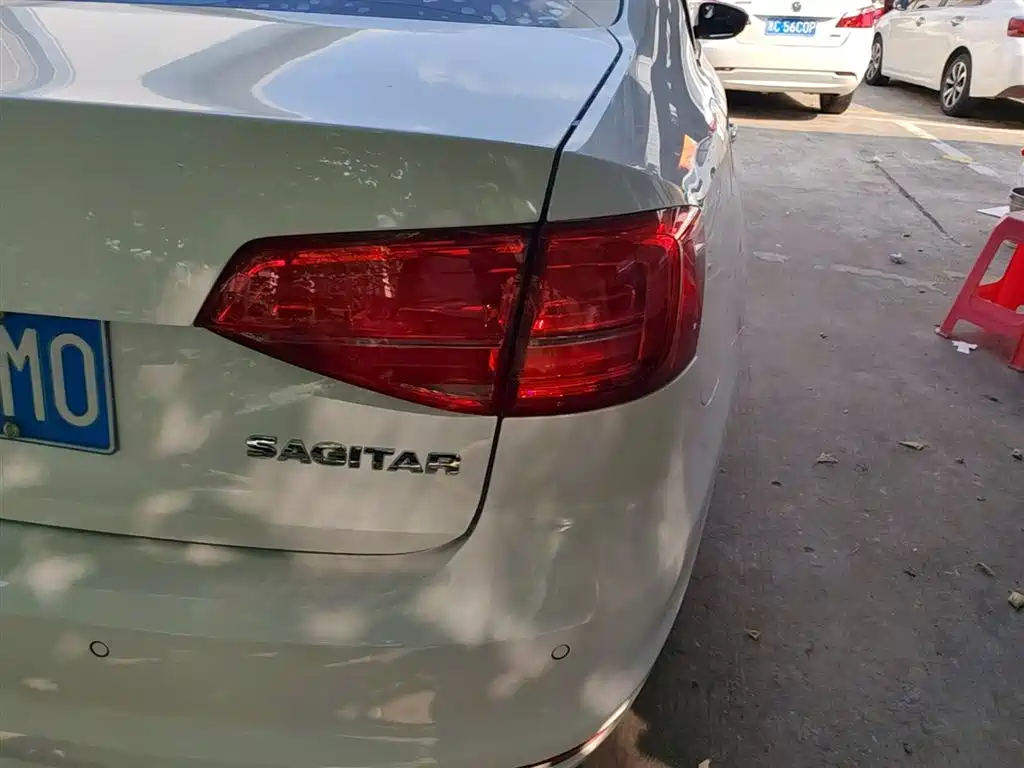 Volkswagen Sagitar 2015 1.6L Automatic Comfort фото 8