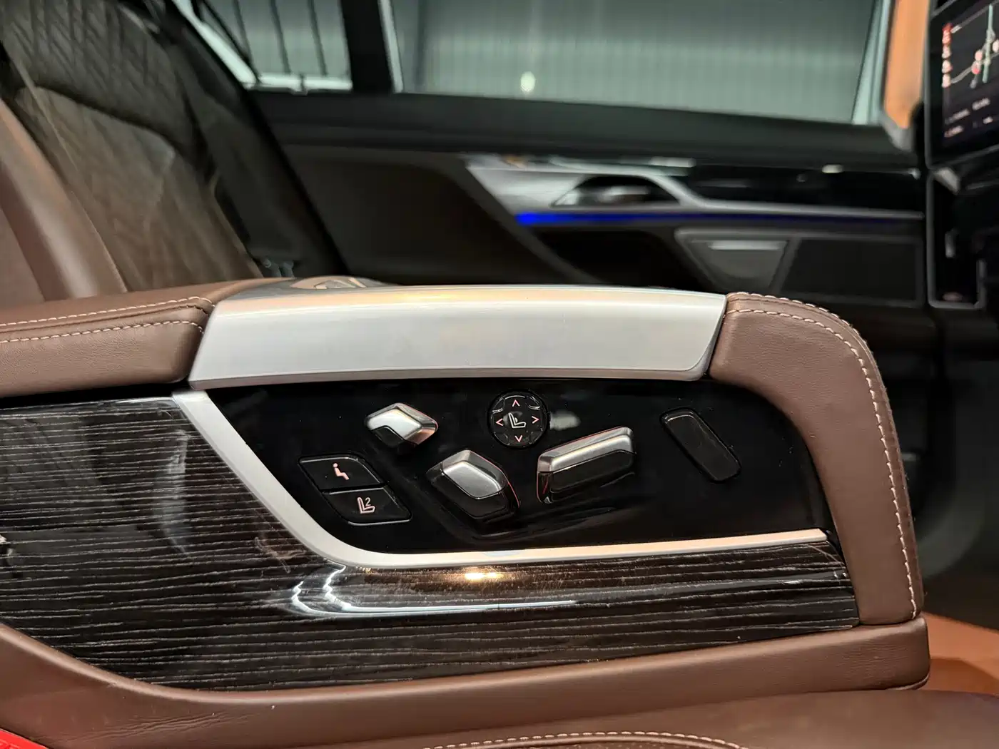 BMW 7 Series 2022 740Li Exclusive M Sport Package фото 14