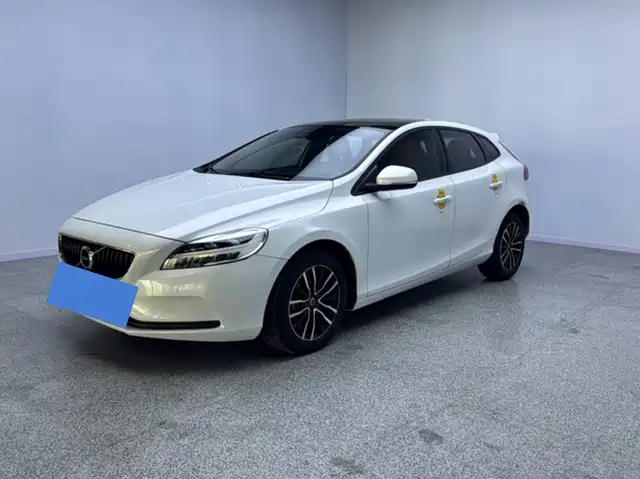 volvo v40