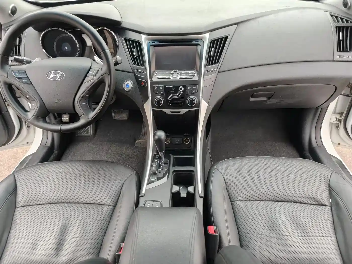 Hyundai Sonata 2013 2.0L Automatic Luxury Edition фото 10