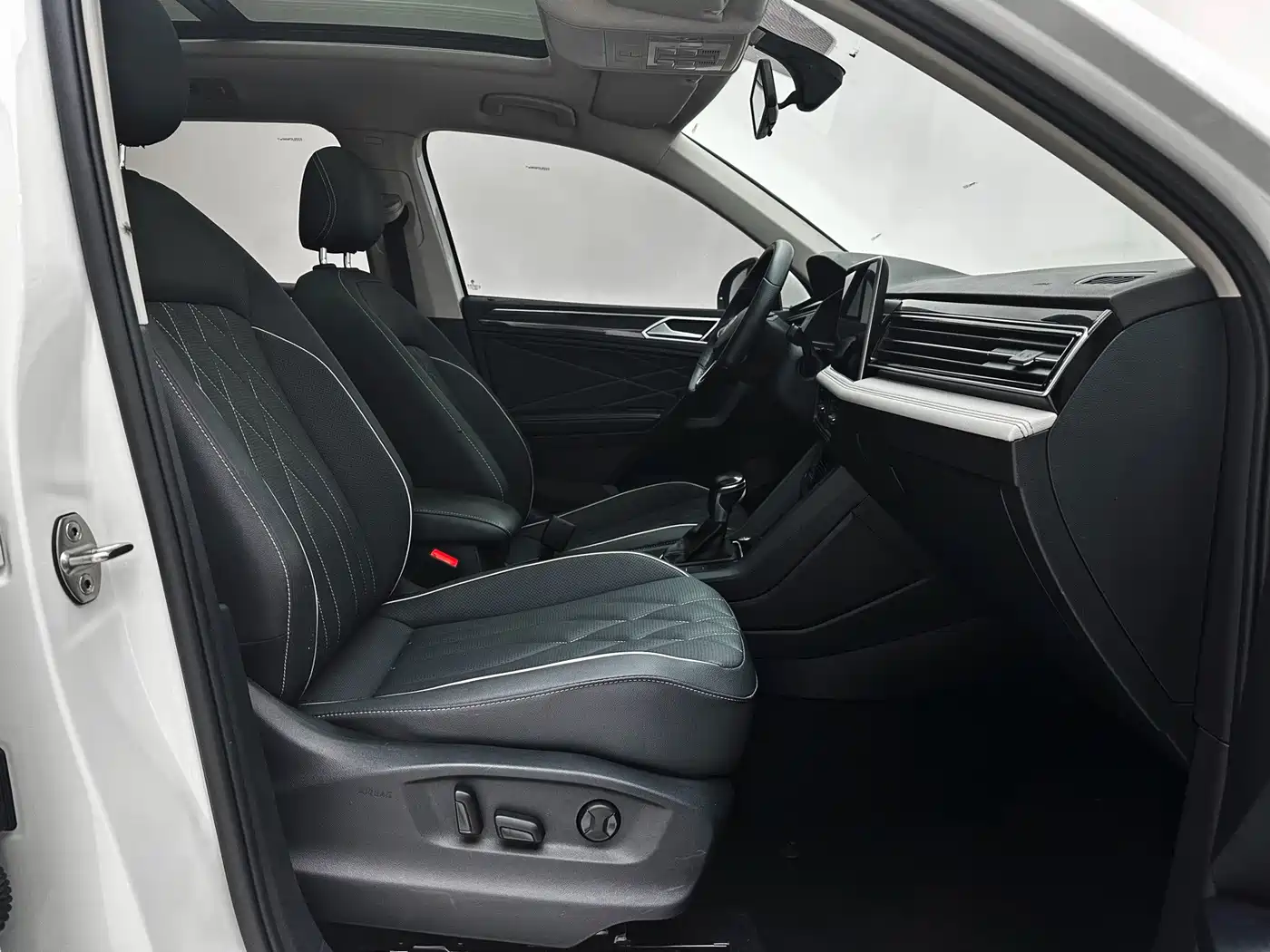 Фото 21 - Volkswagen Tiguan L