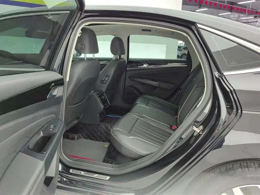 Volkswagen Passat 2023 Facelift 330TSI Starlight Elite Edition фото 11
