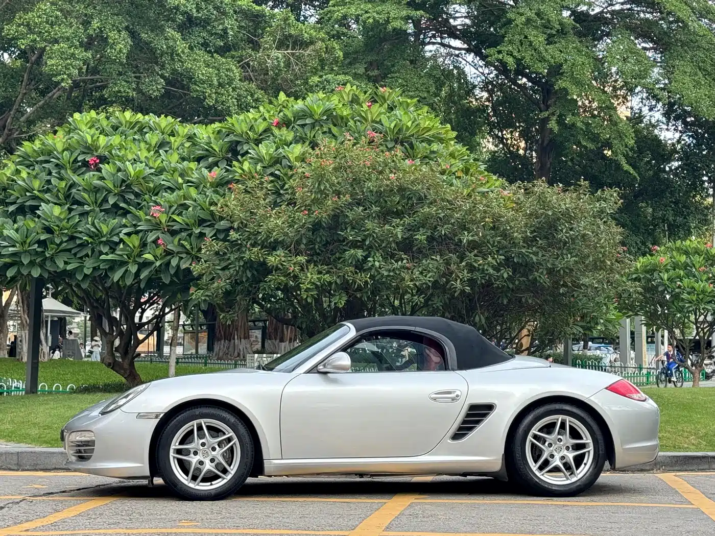 Photo 4 - Porsche Boxster