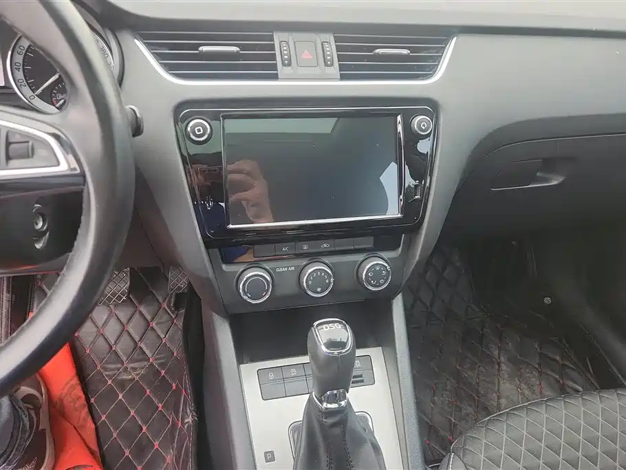 Škoda Octavia 2018 TSI230 DSG Comfort Edition фото 13