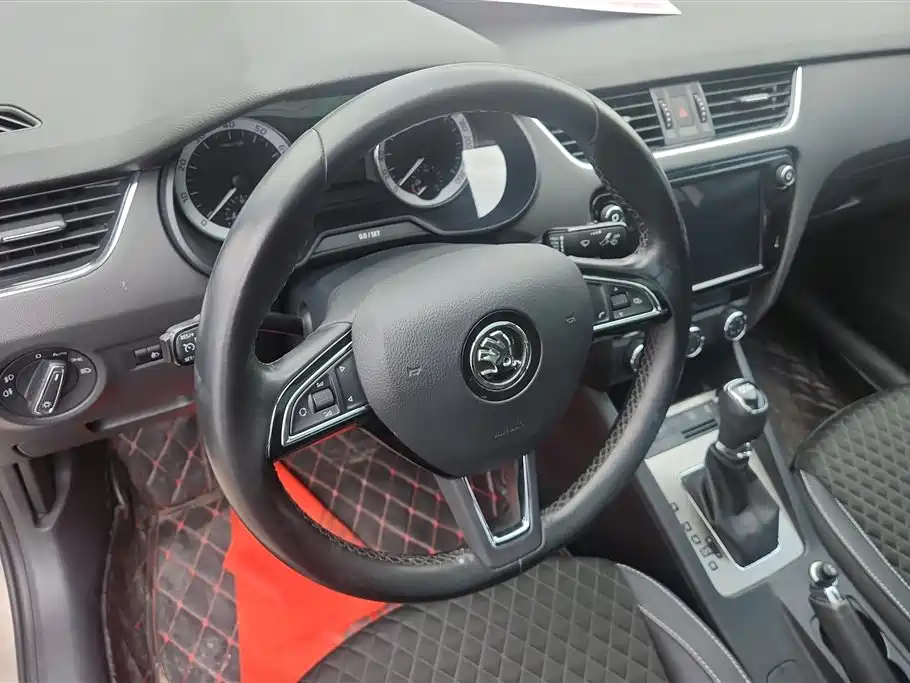 Škoda Octavia 2018 TSI230 DSG Comfort Edition фото 15