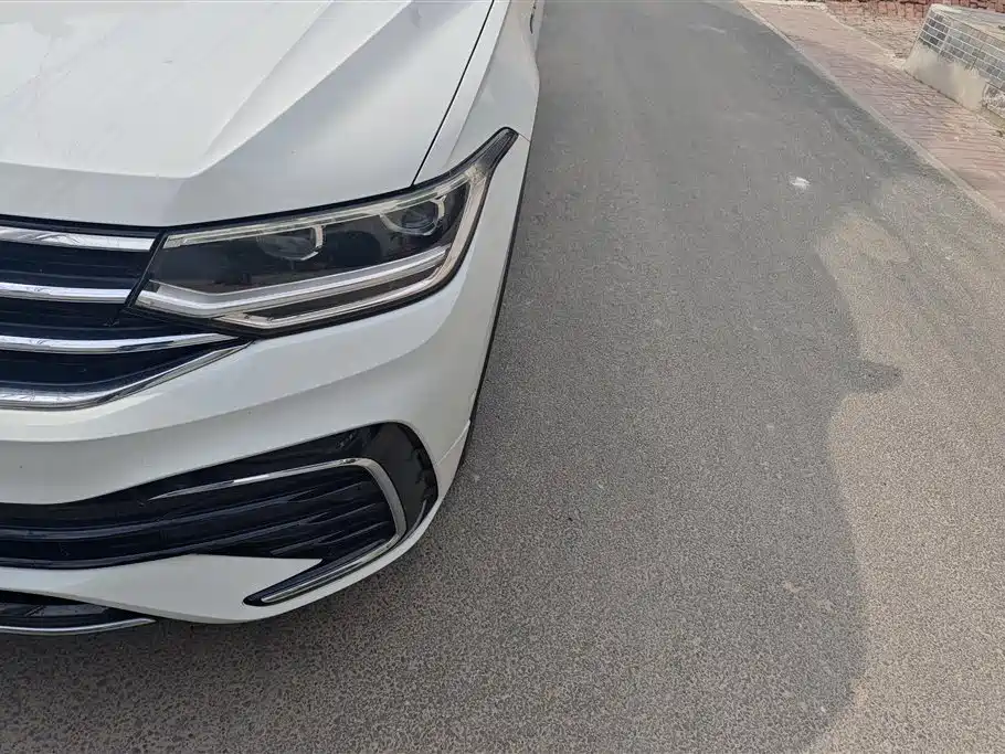 Volkswagen Tiguan L 2023 Facelift 330TSI Auto FWD R-Line Premium фото 4