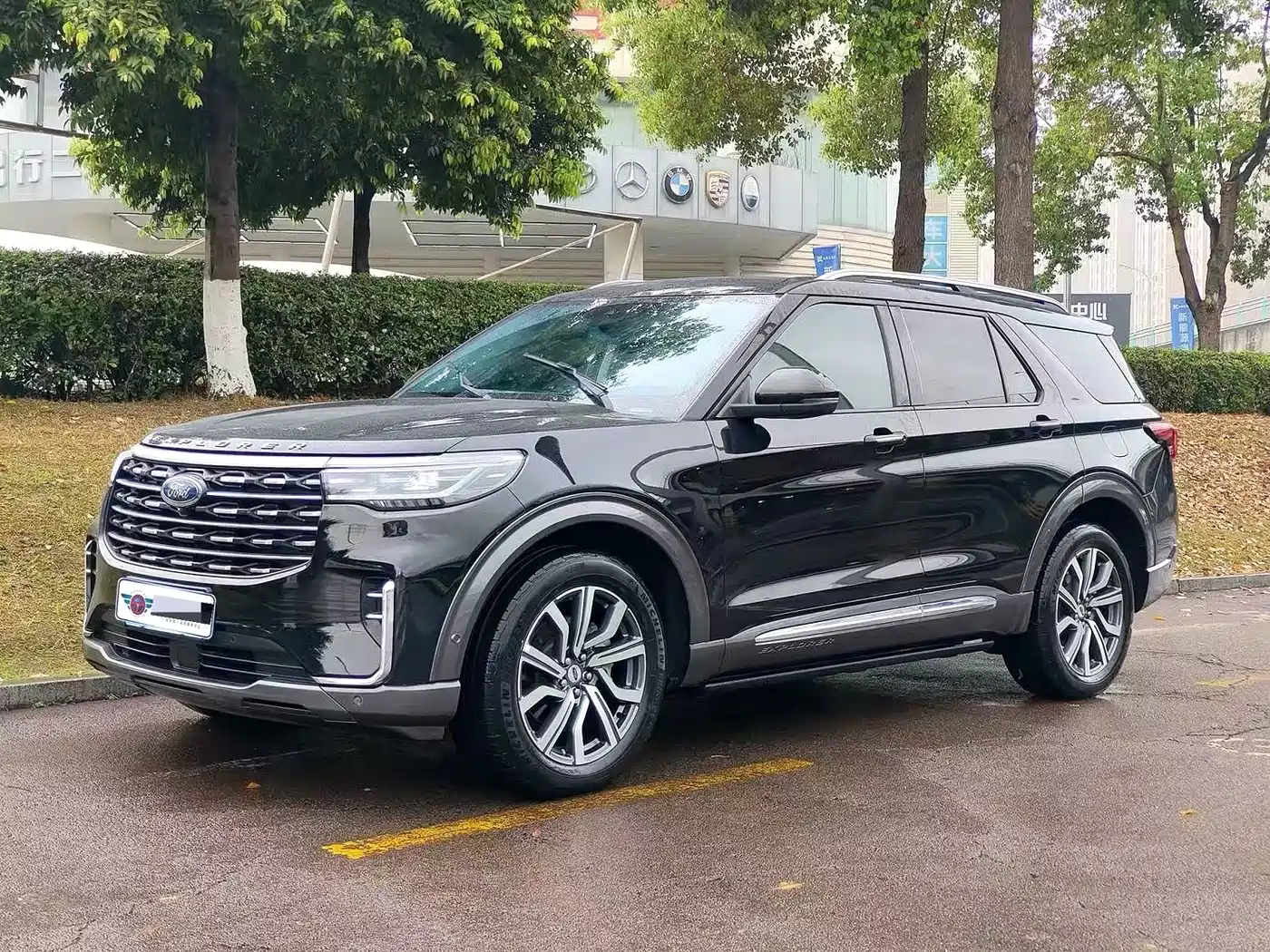 Фото 1 - Ford Explorer