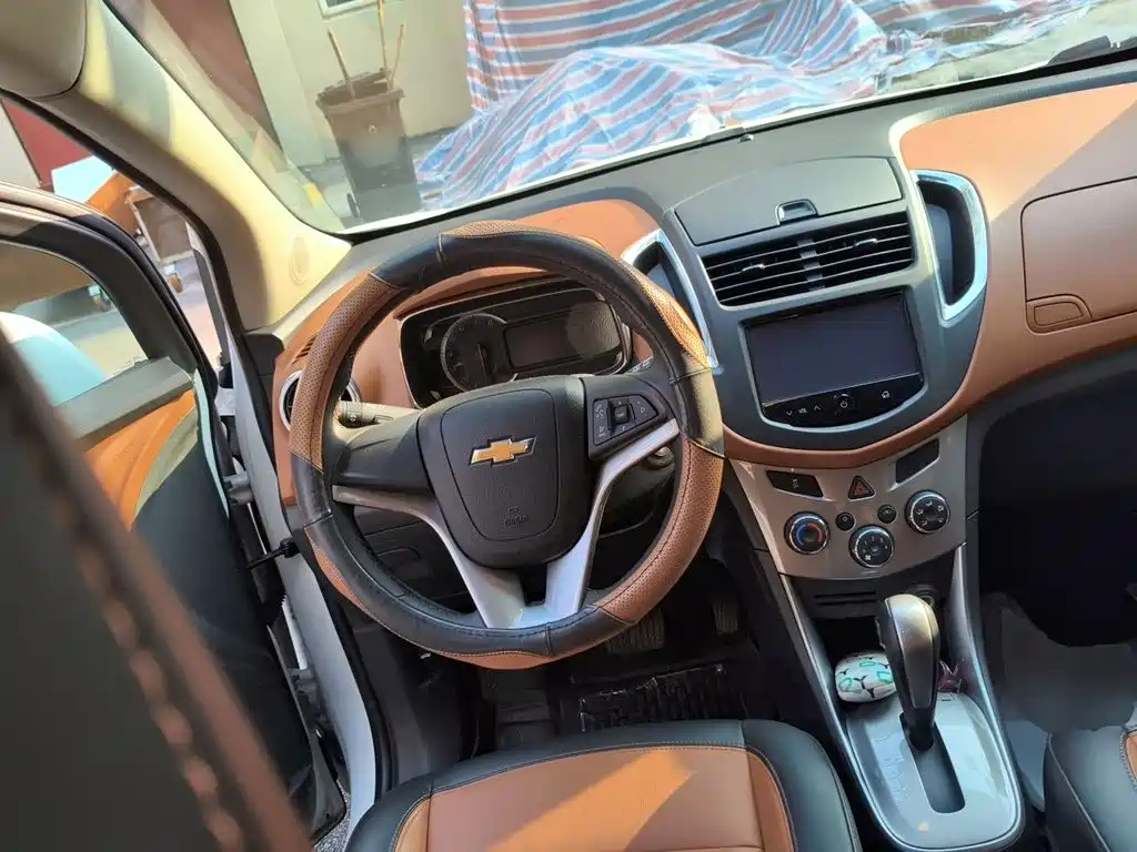 Photo 6 - Chevrolet Trax