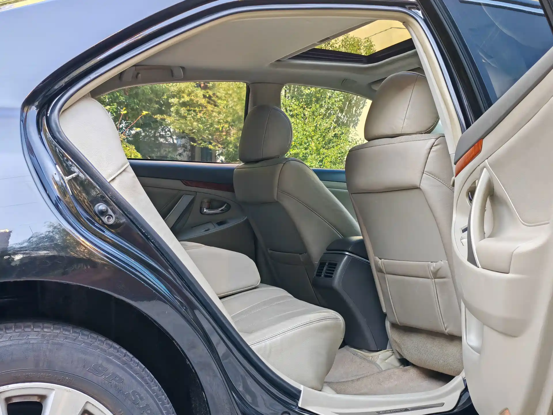 Photo 9 - Toyota Camry