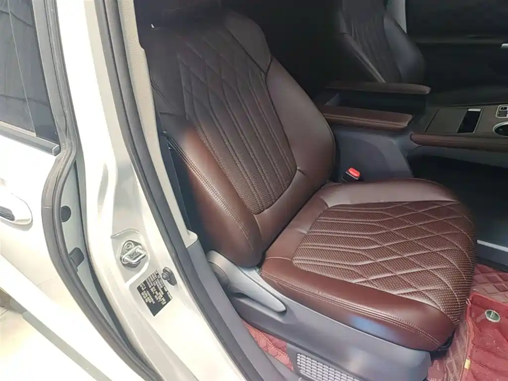 Toyota Granvia 2024 2.5L Hybrid Comfort фото 25