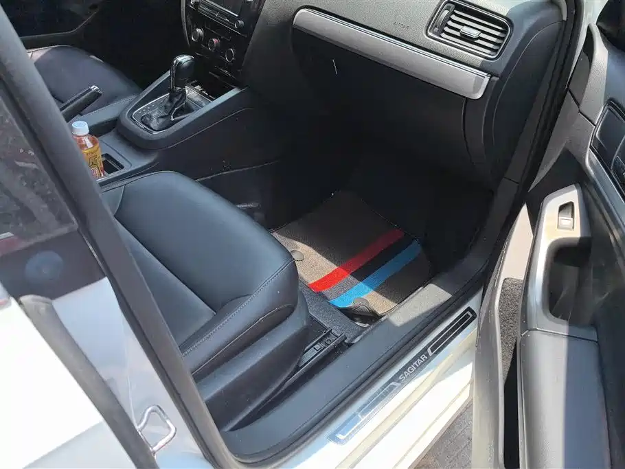 Volkswagen Sagitar 2018 1.6L Automatic Comfort фото 8