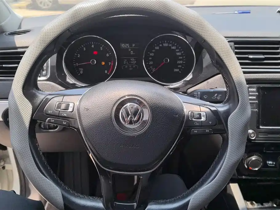 Volkswagen Sagitar 2018 1.6L Automatic Comfort фото 15