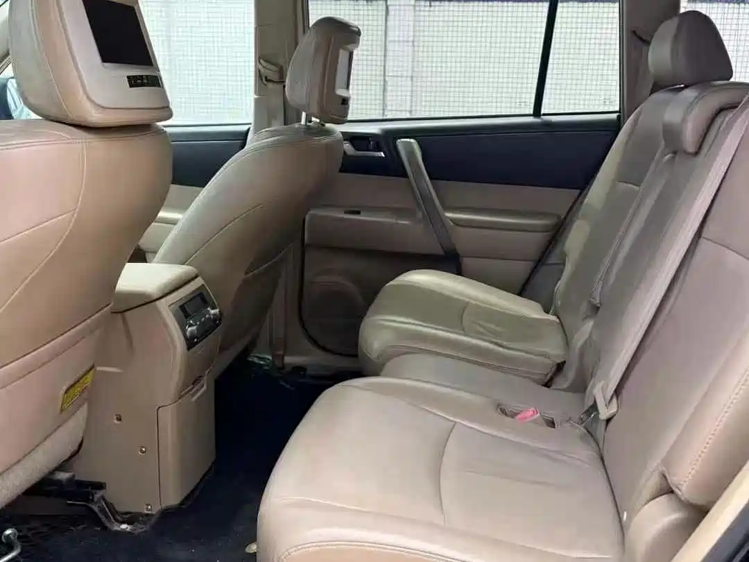 Photo 5 - Toyota Highlander