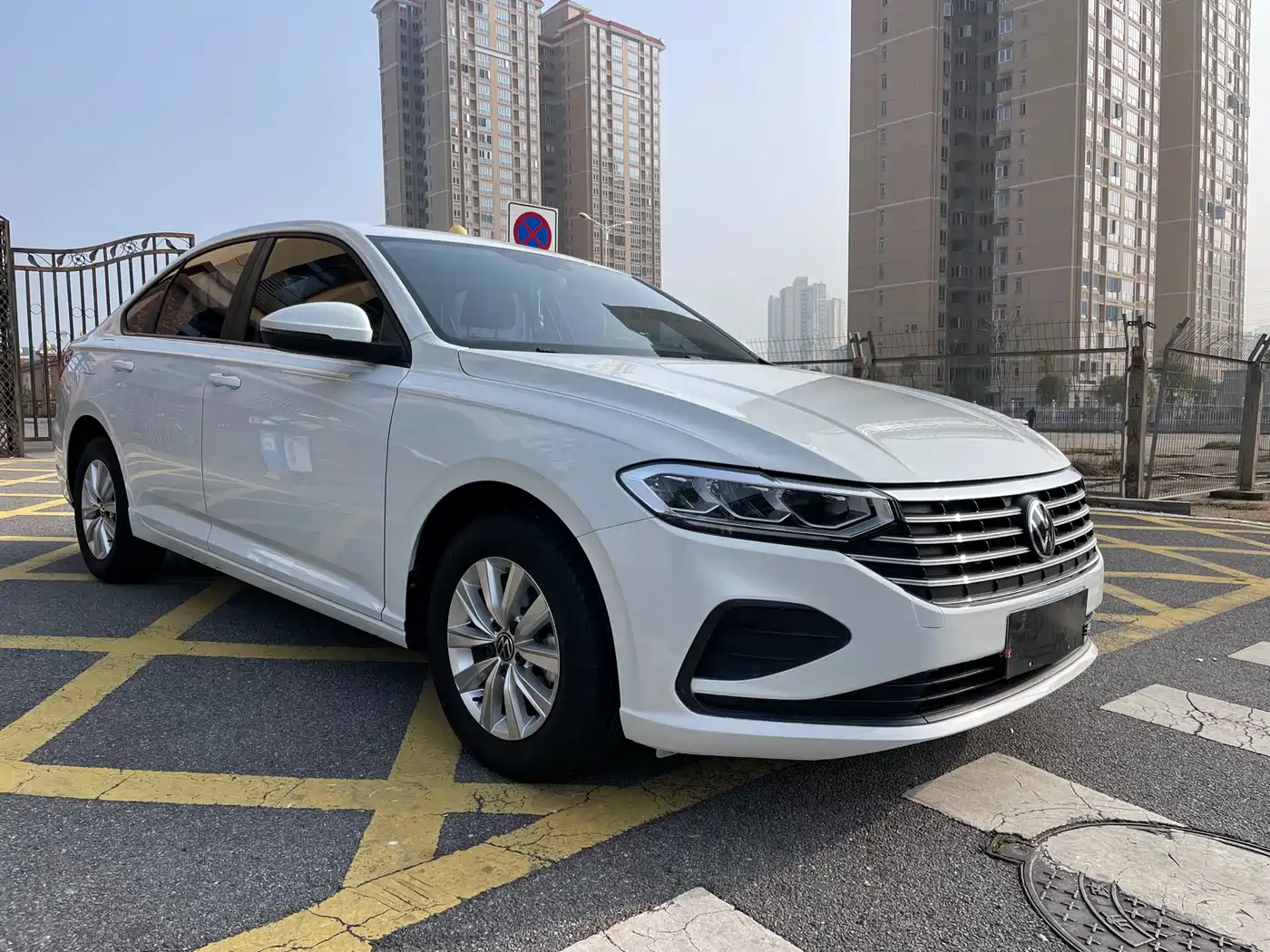 Volkswagen Lavida 2023 Facelift 1.5L Auto Comfort Edition фото 4