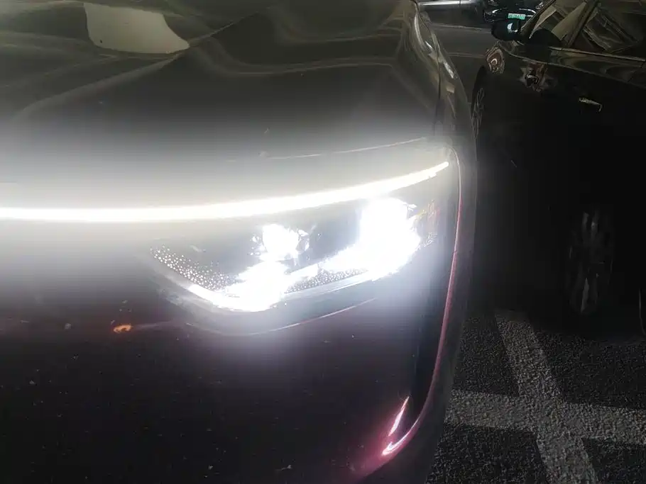 AITO Wenjie AITO M8 2025 Range Extender Max+ Edition 53.4kWh 5-seater фото 5