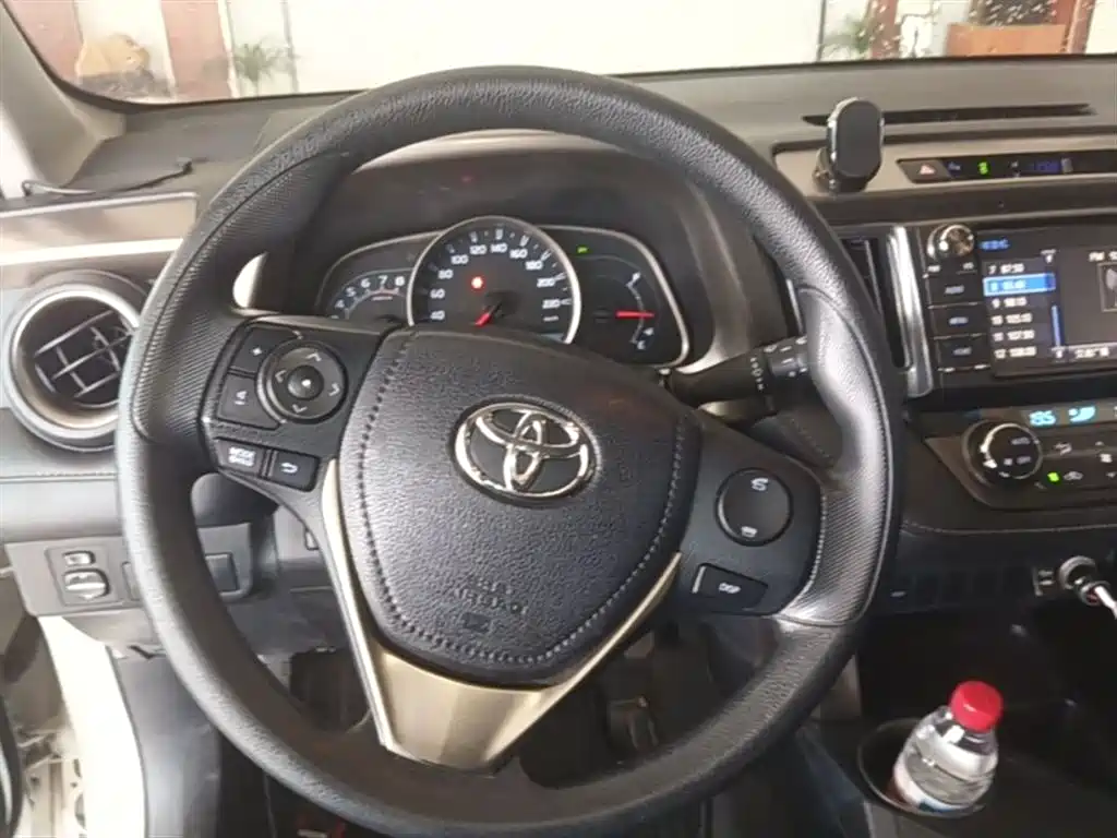 Toyota RAV4 Rongfang 2015 2.0L CVT 2WD Trend Edition фото 11