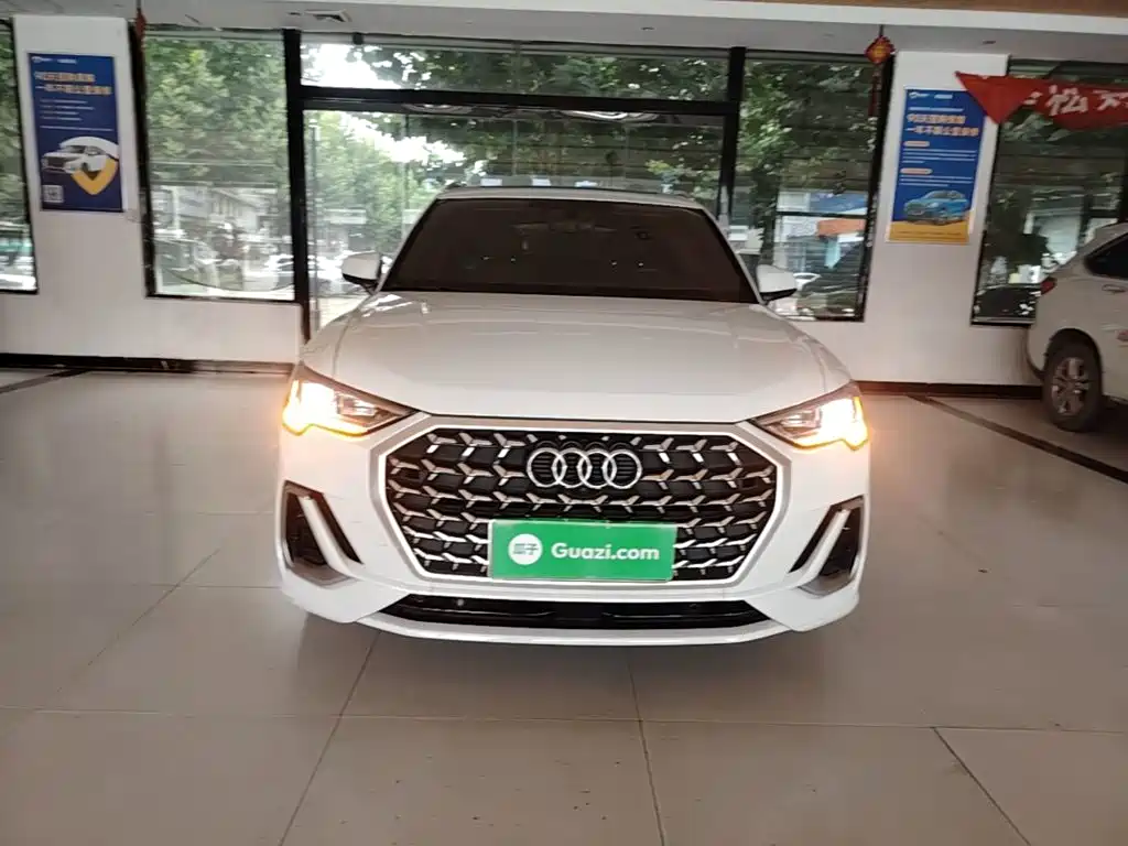 Audi Q3 2025 2024 35 TFSI Progressive Sport