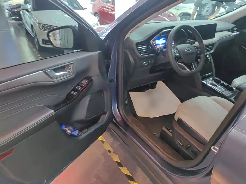 Ford Escape 2023 2020 EcoBoost 245 2WD Premium Edition