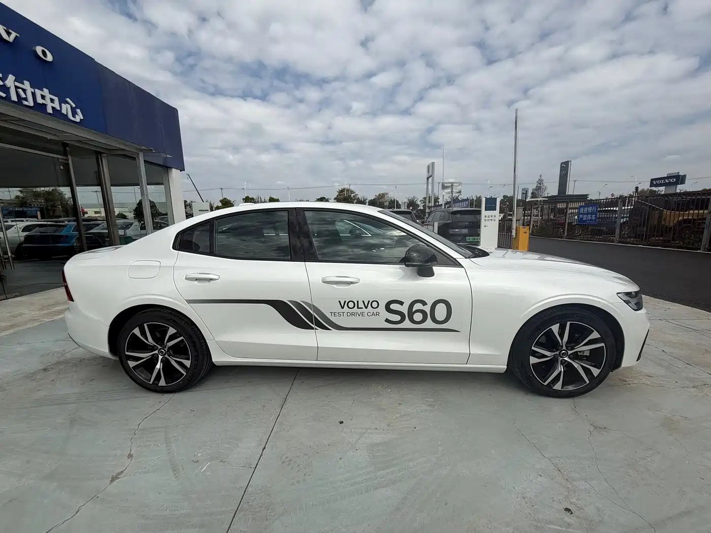 Volvo S60 2024 2025 B5 Elegance Sport Edition