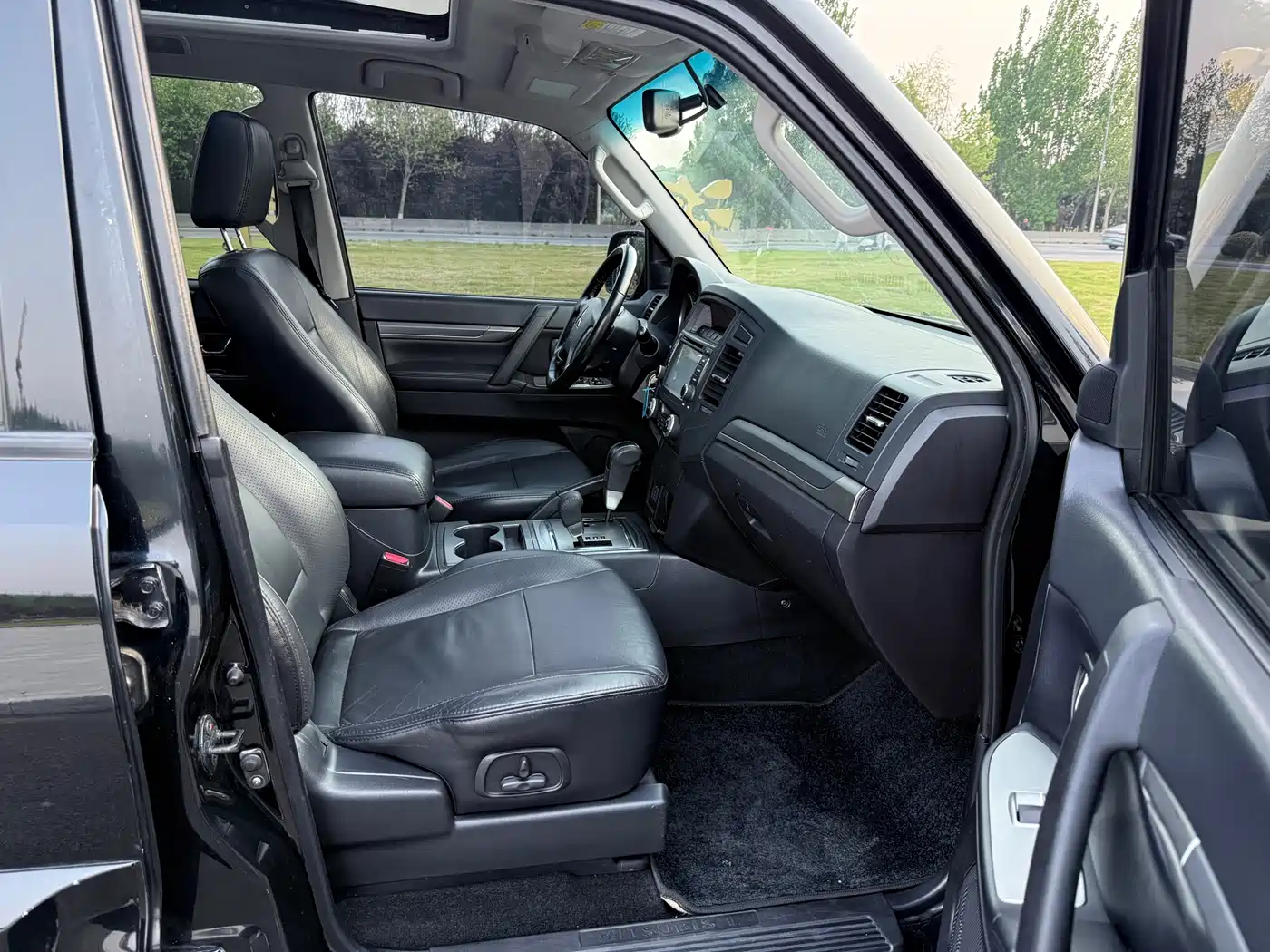 Mitsubishi Pajero (Import) 2010 3.0L Automatic Elite Edition фото 15