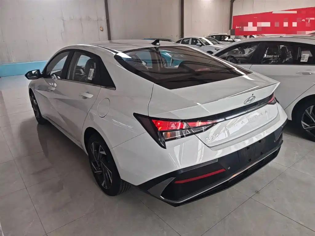 Hyundai Elantra 2023 1.5L CVT GLX Elite Edition фото 5