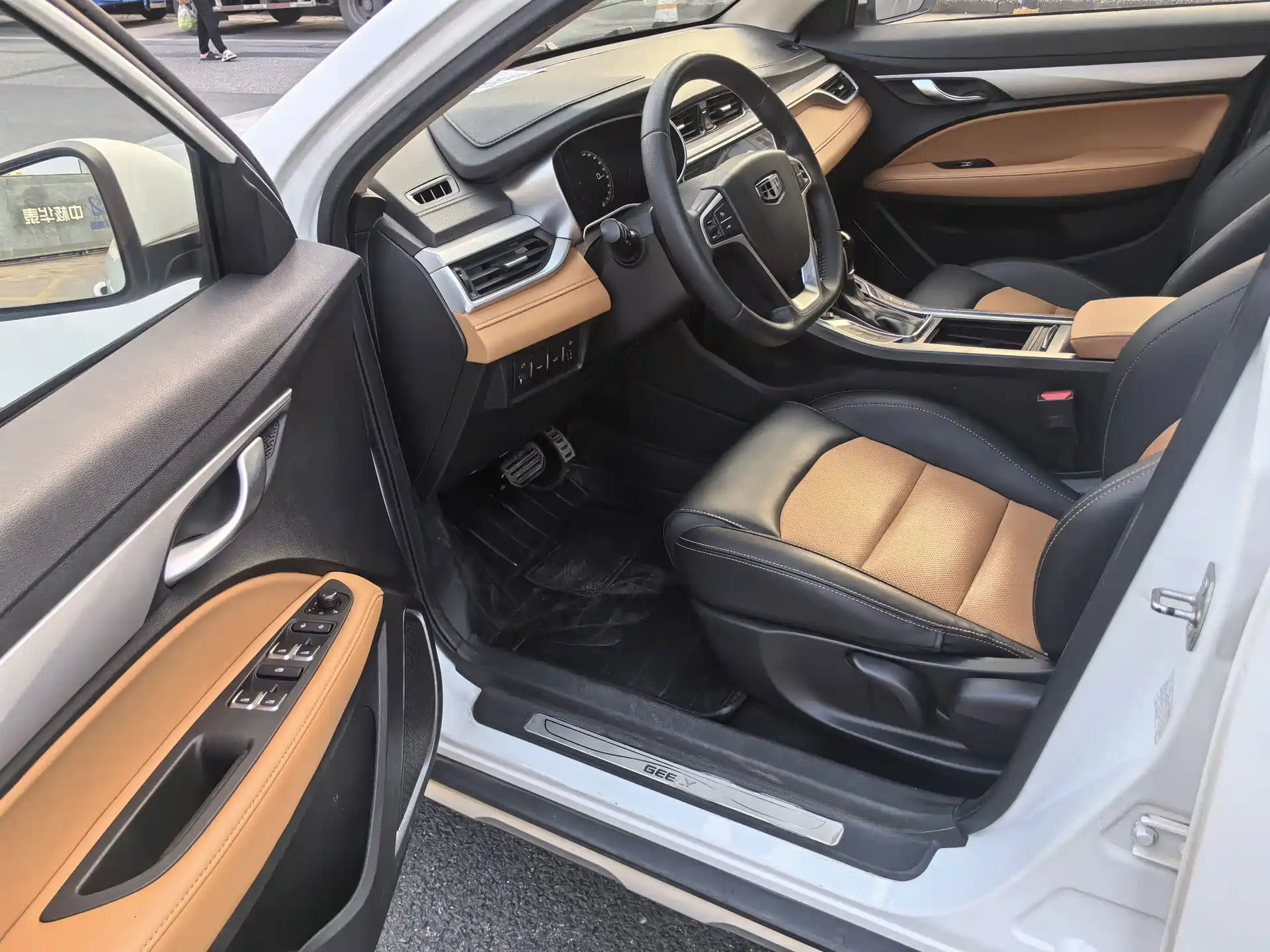 Фото 12 - Geely Vision S1