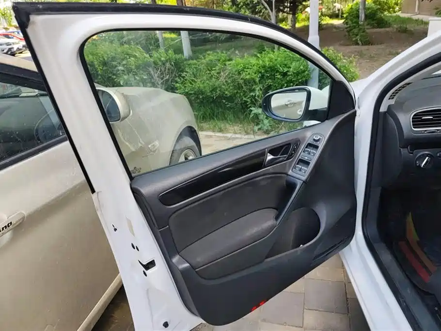 Volkswagen Golf 2010 1.4TSI Auto Comfort фото 7