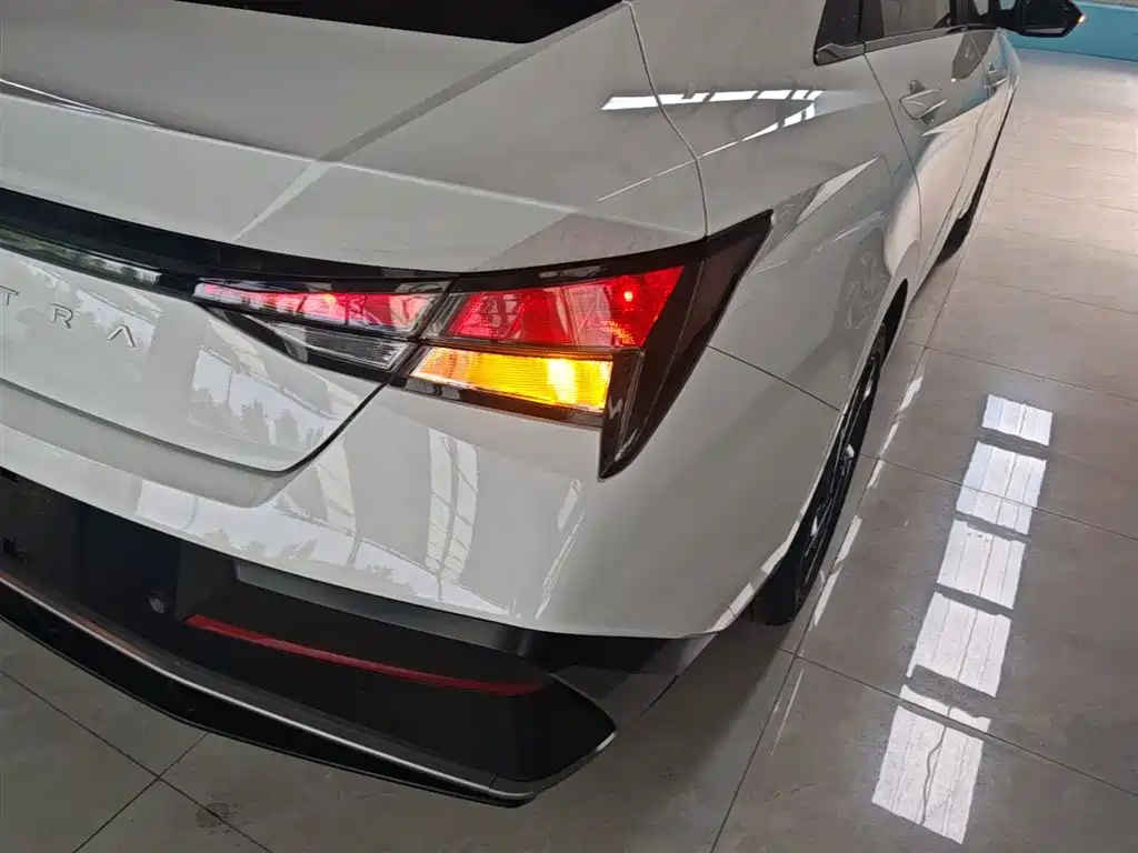 Hyundai Elantra 2023 1.5L CVT GLX Elite Edition фото 8