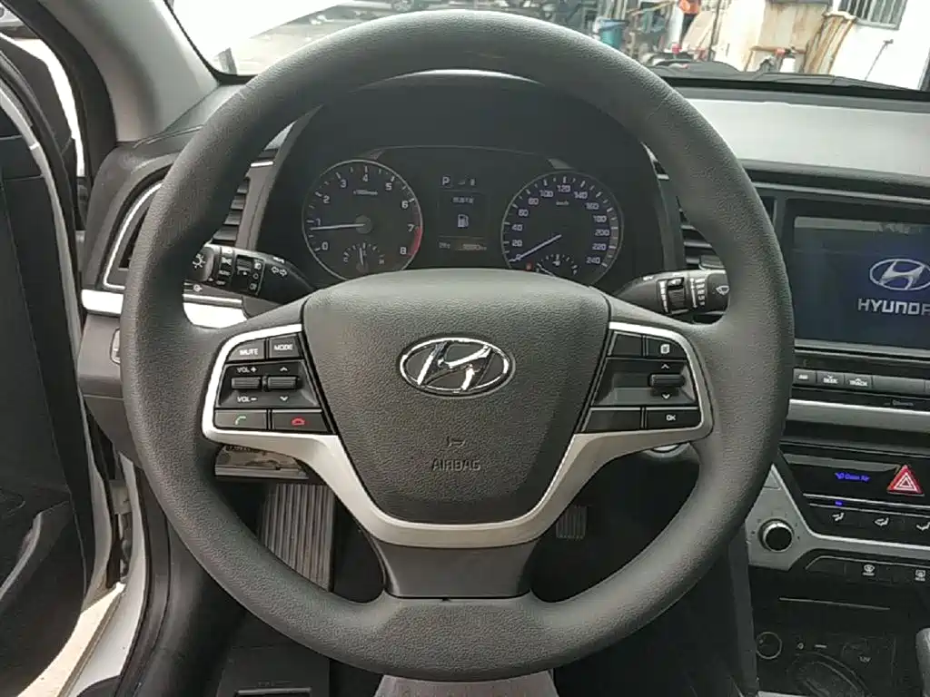 Hyundai Elantra 2016 Model 1.6L Automatic Smart Elite фото 11