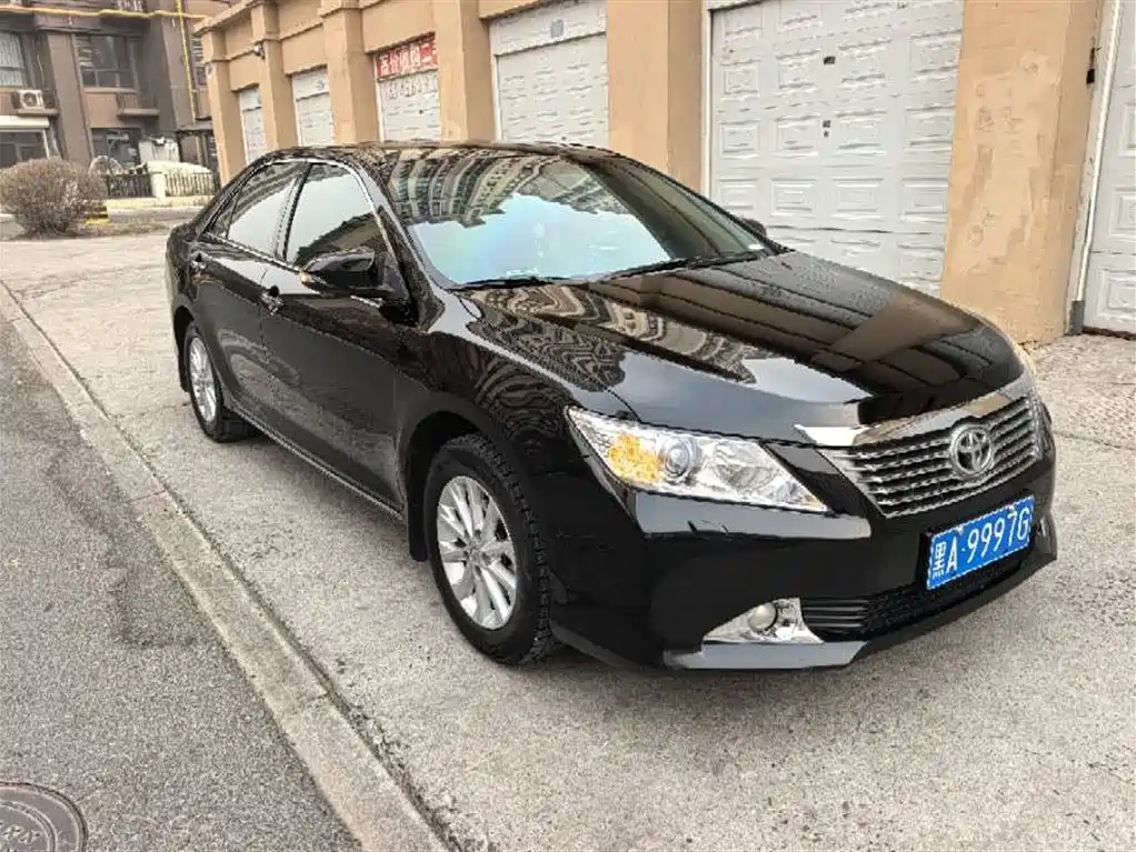 Toyota Camry 2012 2.5G Luxury Navigation Edition фото 3