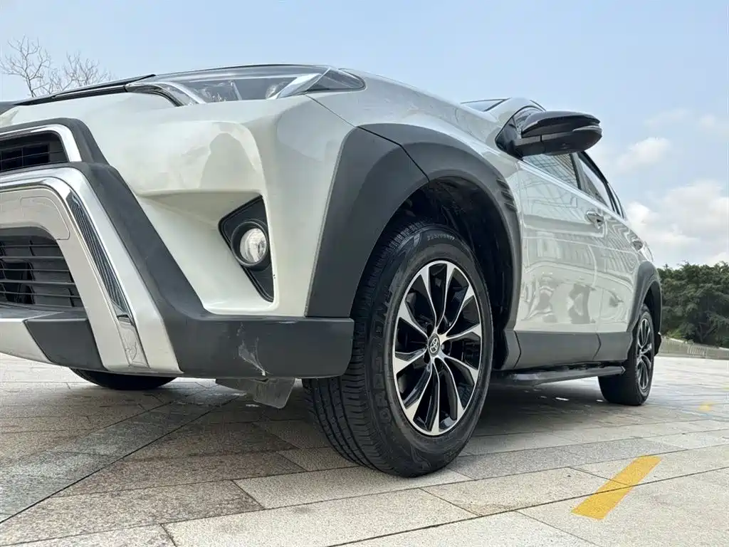 Toyota RAV4 Rongfang 2019 2.0L CVT 2WD Trend X Limited Edition China V фото 4
