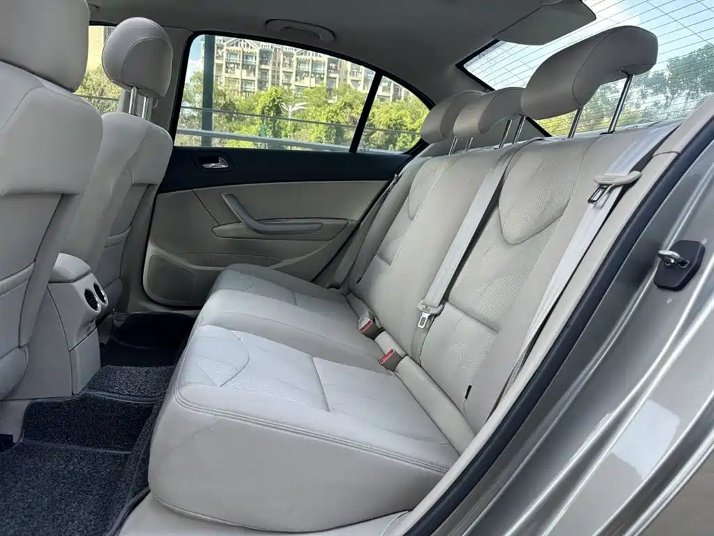 Peugeot 408 2013 2.0L Automatic Luxury Edition фото 11