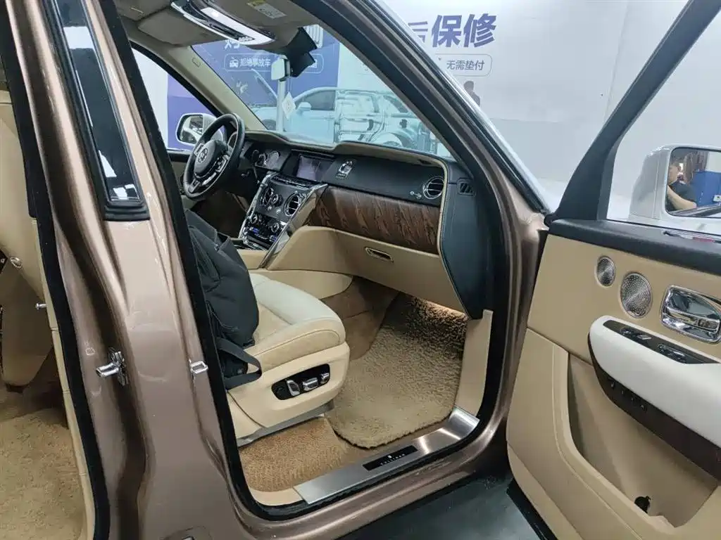 Rolls-Royce Cullinan 2018 4-Seater Version фото 11