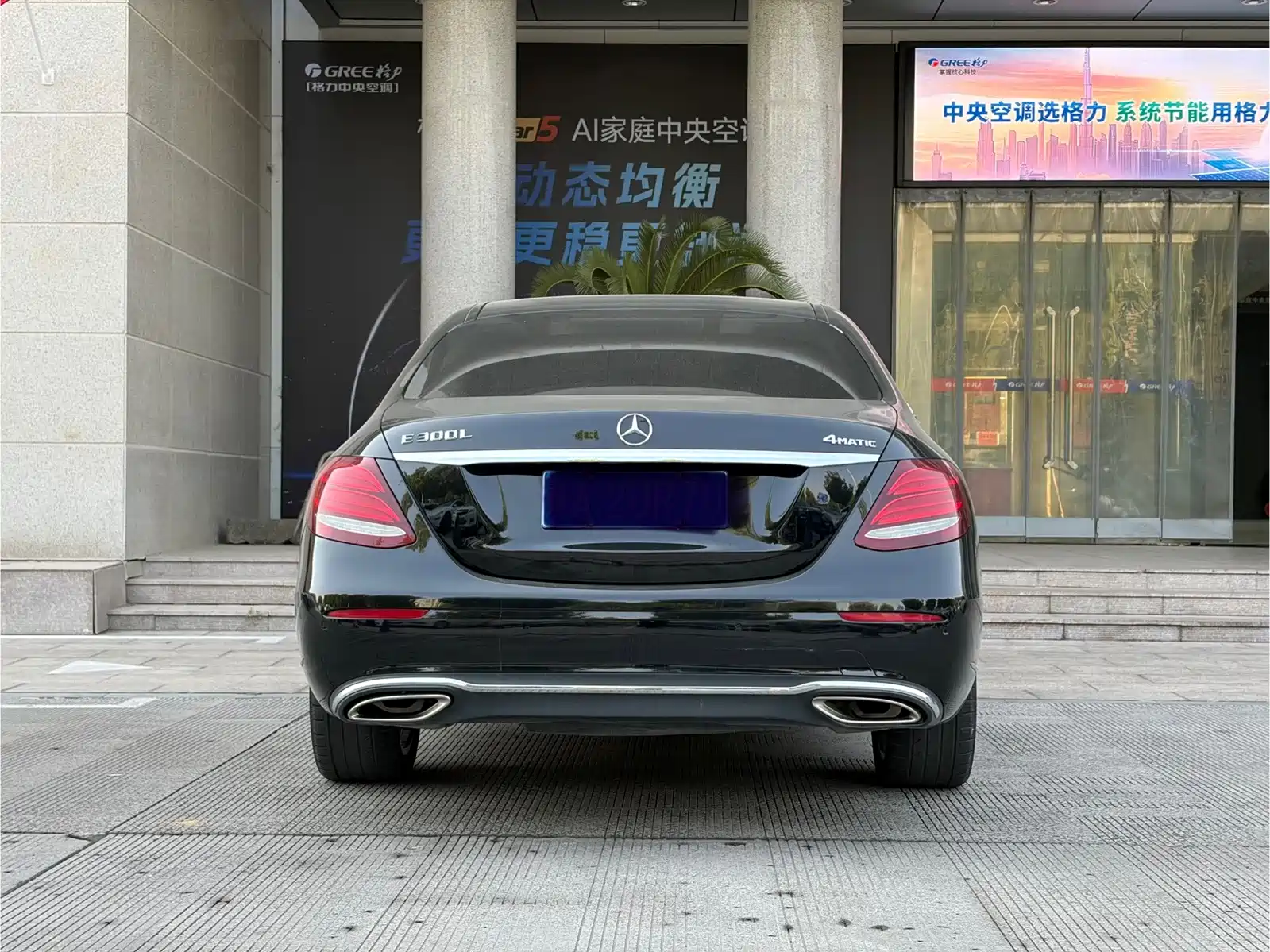 صورة 8 - Mercedes-Benz E-Class