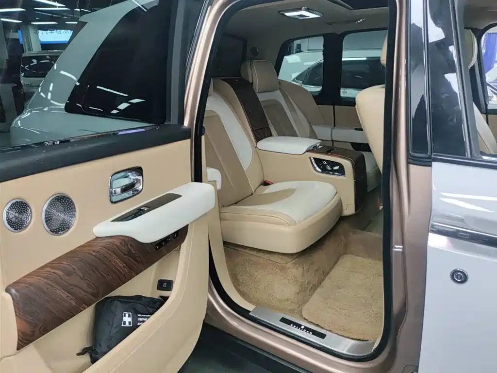 Rolls-Royce Cullinan 2018 4-Seater Version фото 10
