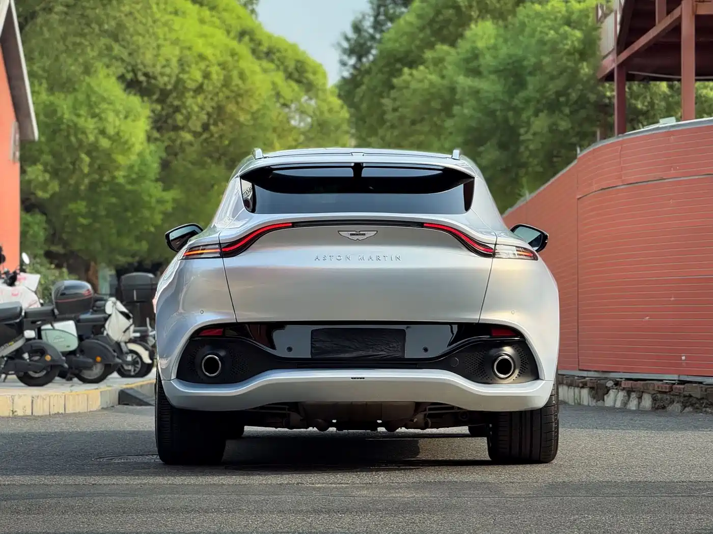Aston Martin DBX 2021 2020 4.0T V8