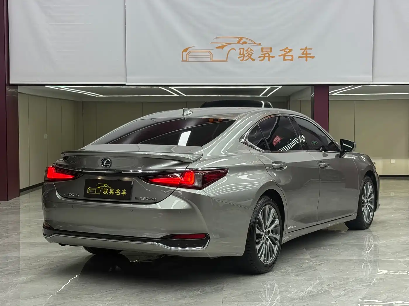 Фото 5 - Lexus ES