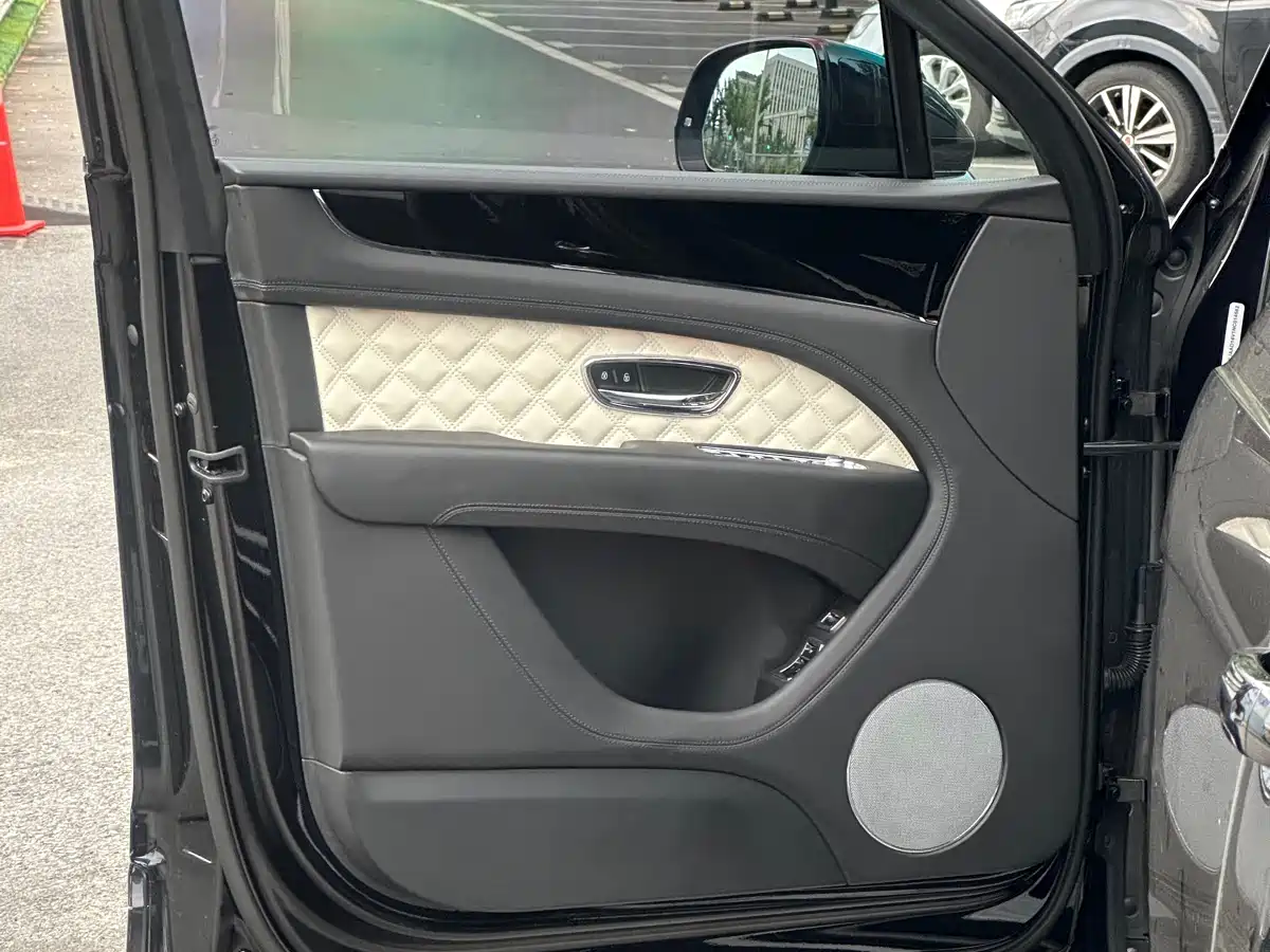 Photo 23 - Bentley Bentayga