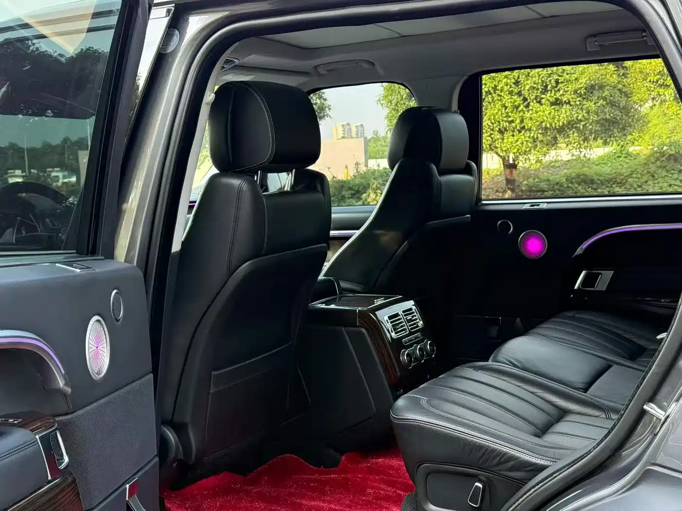 Land Rover Range Rover 2015 3.0 SC V6 Vogue SE Genesis Extended Edition фото 4